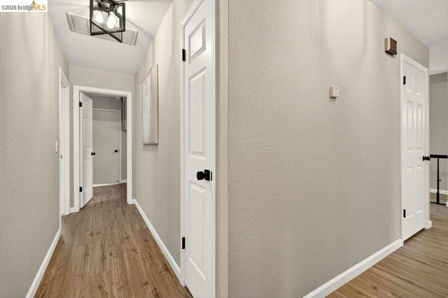 29 Captains Dr, Alameda, CA 94502