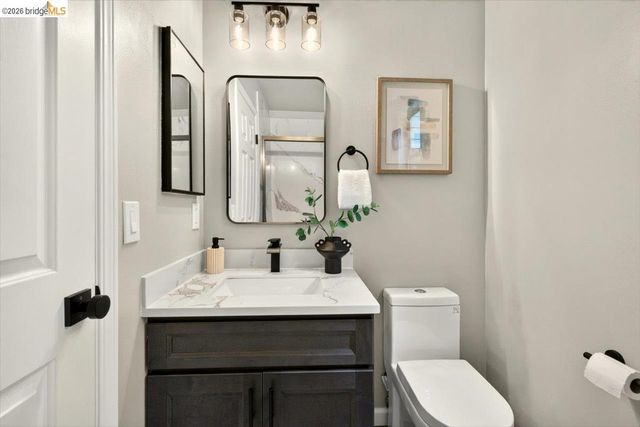 29 Captains Dr, Alameda, CA 94502