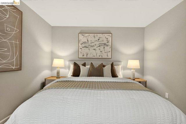 29 Captains Dr, Alameda, CA 94502