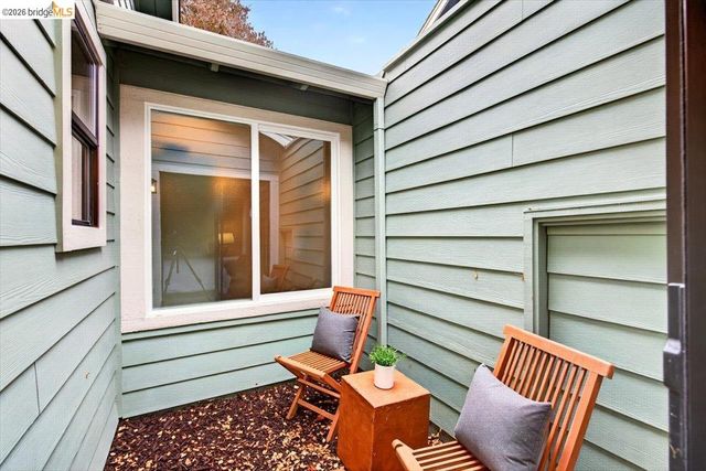29 Captains Dr, Alameda, CA 94502