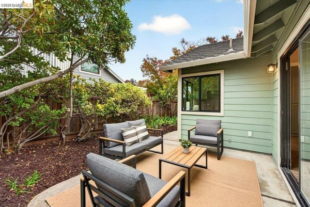 29 Captains Dr, Alameda, CA 94502