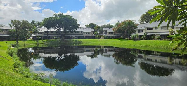 2262 Discovery Circle, Deerfield Beach, FL 33442