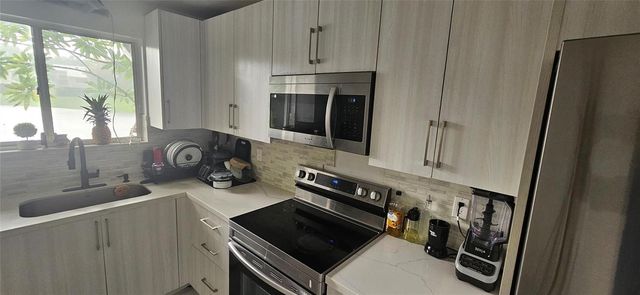 2262 Discovery Circle, Deerfield Beach, FL 33442