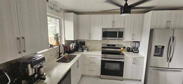 2262 Discovery Circle, Deerfield Beach, FL 33442