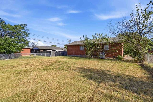 4320 NW Pollard Ave, Lawton, OK 73505