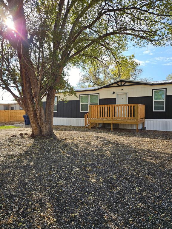 251 Gensen Drive SW, Los Lunas, NM 87031