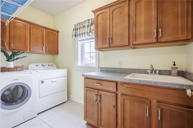 3 Chamber Valley Estates, Ogden, NY 14559