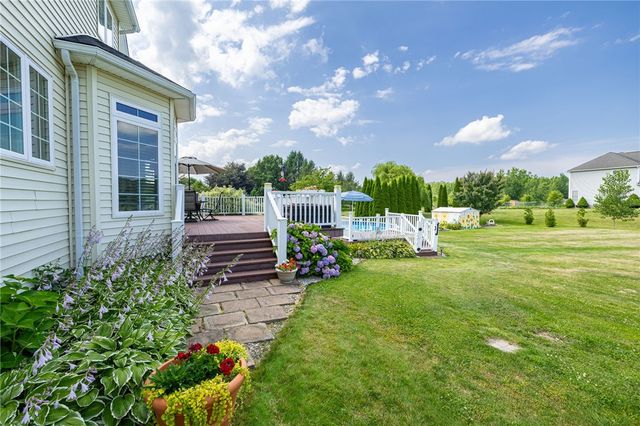 3 Chamber Valley Estates, Ogden, NY 14559