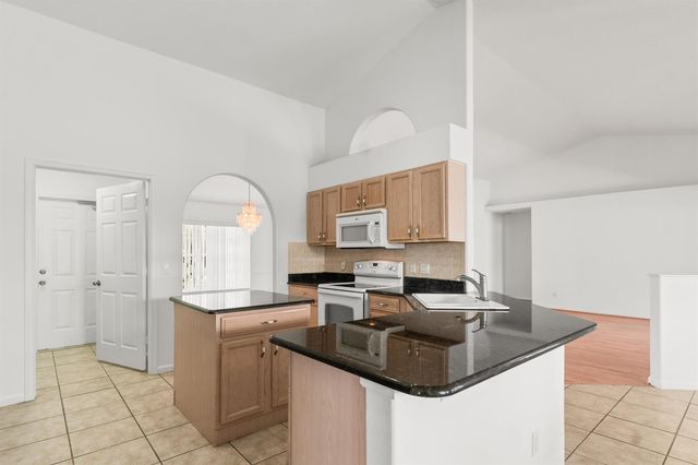 5829 NW Gerald Circle, Port St. Lucie, FL 34986