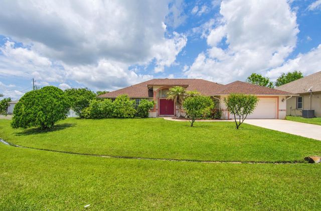 5829 NW Gerald Circle, Port St. Lucie, FL 34986
