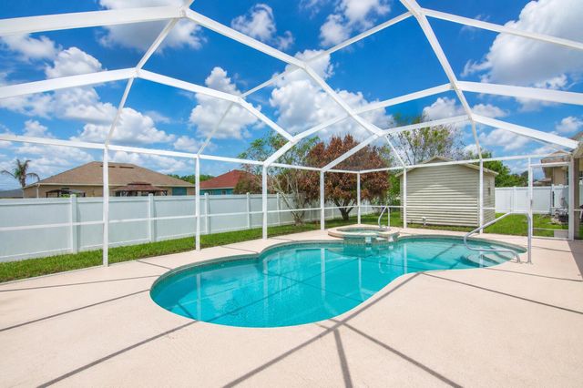 5829 NW Gerald Circle, Port St. Lucie, FL 34986