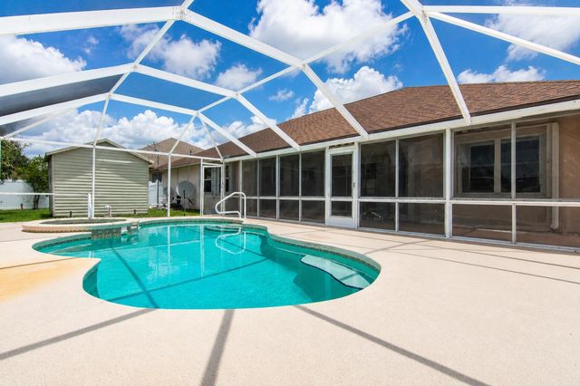 5829 NW Gerald Circle, Port St. Lucie, FL 34986