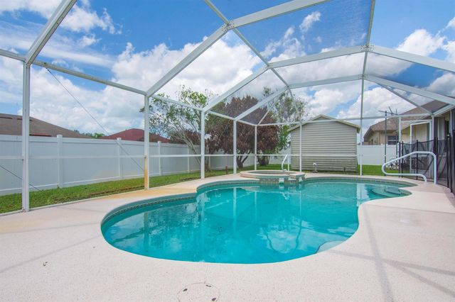 5829 NW Gerald Circle, Port St. Lucie, FL 34986