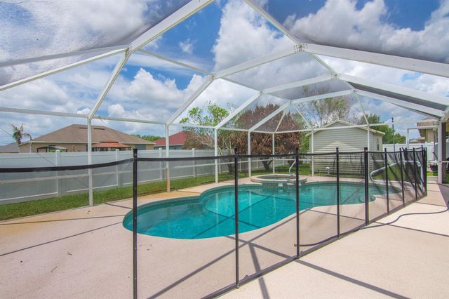 5829 NW Gerald Circle, Port St. Lucie, FL 34986