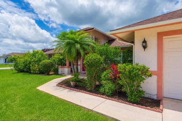 5829 NW Gerald Circle, Port St. Lucie, FL 34986