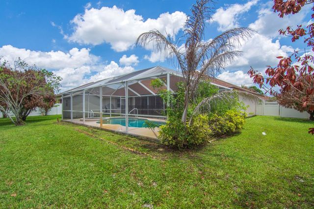 5829 NW Gerald Circle, Port St. Lucie, FL 34986