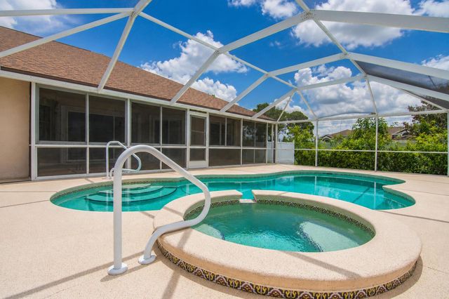 5829 NW Gerald Circle, Port St. Lucie, FL 34986