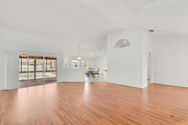 5829 NW Gerald Circle, Port St. Lucie, FL 34986