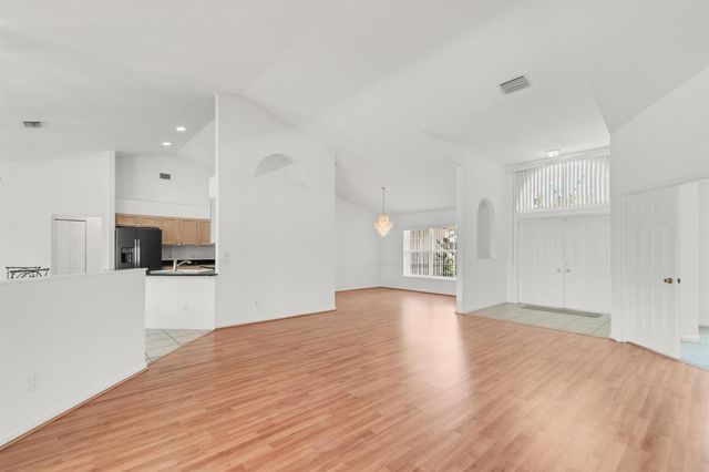 5829 NW Gerald Circle, Port St. Lucie, FL 34986