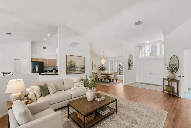 5829 NW Gerald Circle, Port St. Lucie, FL 34986