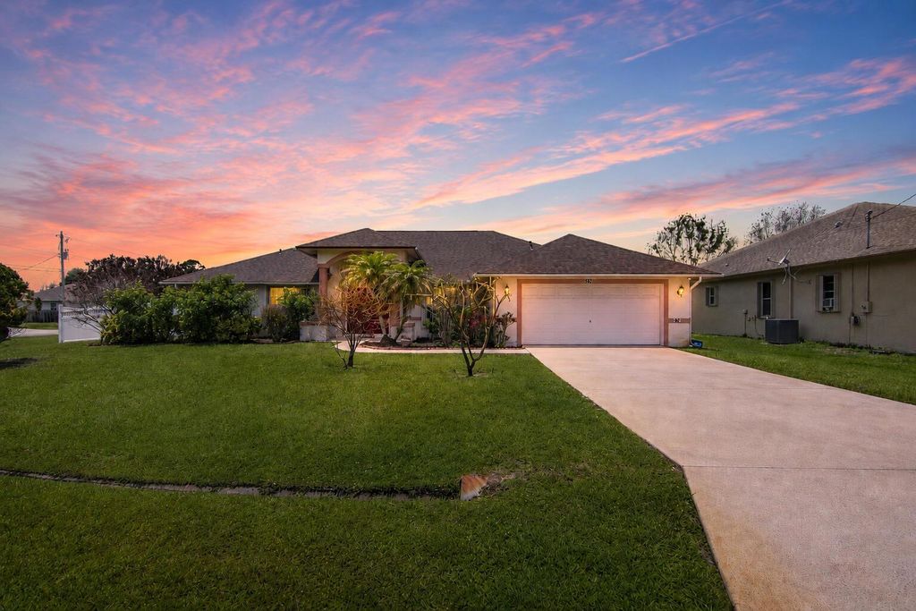 5829 NW Gerald Circle, Port St. Lucie, FL 34986