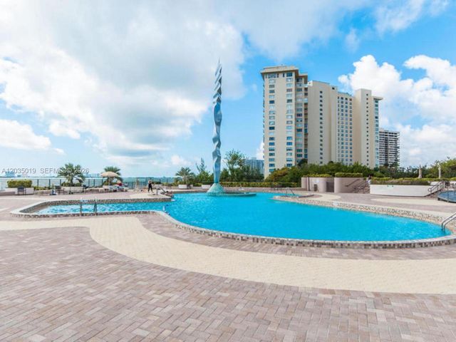 1800 NE 114th St 2204, Miami, FL 33181