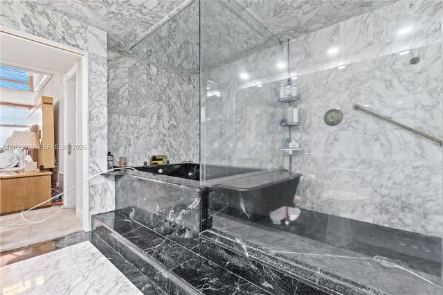 1800 NE 114th St 2204, Miami, FL 33181