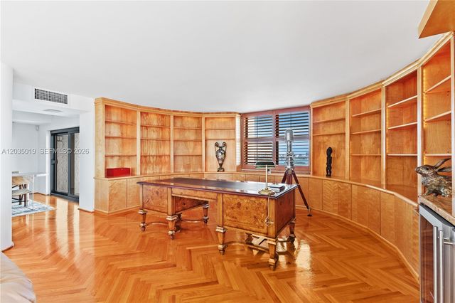 1800 NE 114th St 2204, Miami, FL 33181