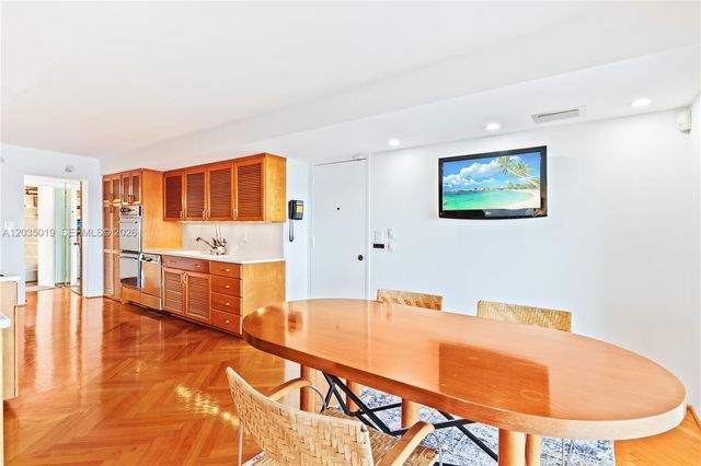 1800 NE 114th St 2204, Miami, FL 33181