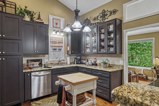 10 Alarcon Lane, Hot Springs Village, AR 71909