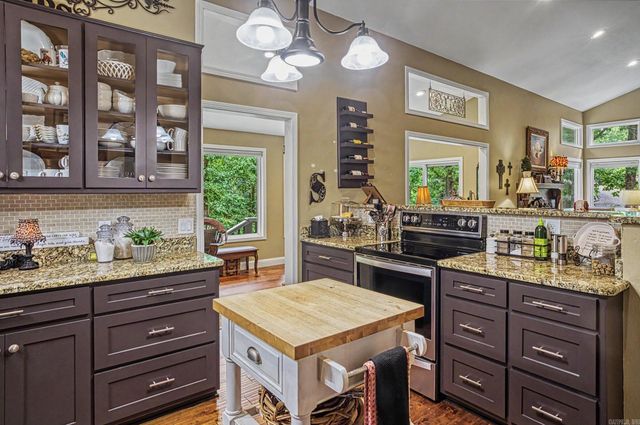 10 Alarcon Lane, Hot Springs Village, AR 71909
