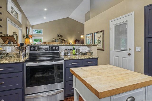 10 Alarcon Lane, Hot Springs Village, AR 71909