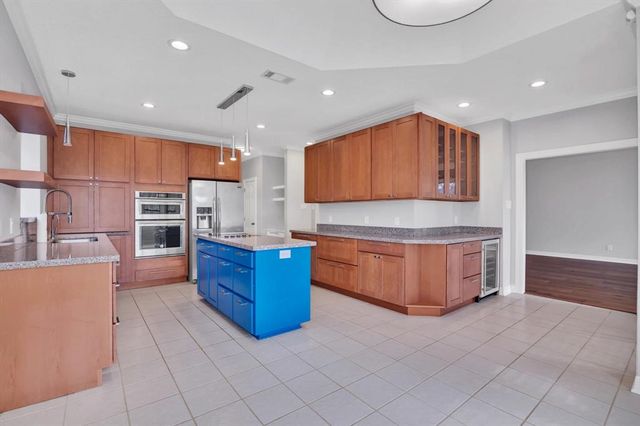816 Lake Road, Lake Jackson, TX 77566