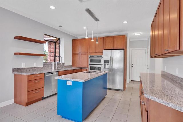 816 Lake Road, Lake Jackson, TX 77566