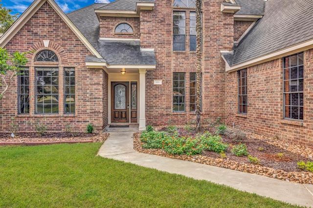 816 Lake Road, Lake Jackson, TX 77566