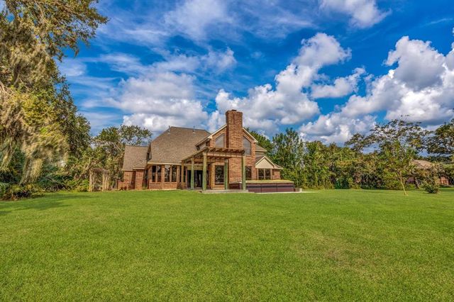 816 Lake Road, Lake Jackson, TX 77566