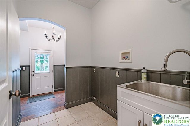 236 Schoeneck Avenue, Upper Nazareth Twp, PA 18064