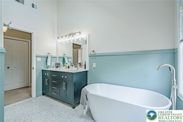 236 Schoeneck Avenue, Upper Nazareth Twp, PA 18064