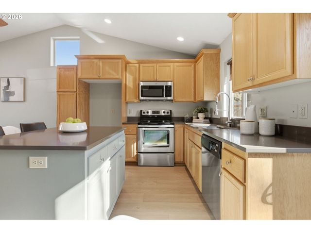 595 RABER Rd, Eugene, OR 97402