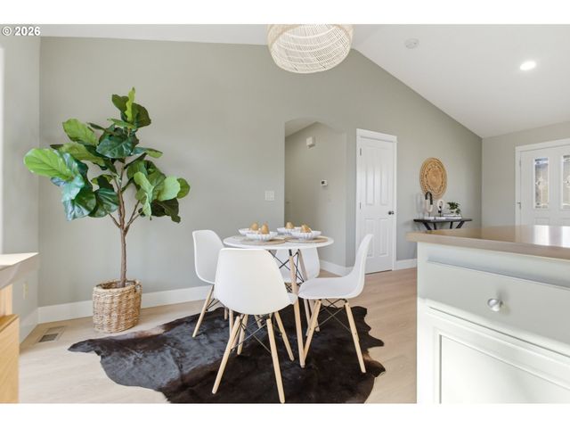 595 RABER Rd, Eugene, OR 97402