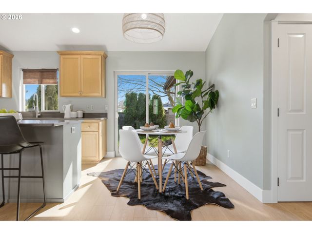 595 RABER Rd, Eugene, OR 97402