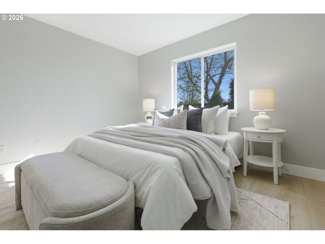 595 RABER Rd, Eugene, OR 97402