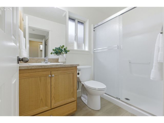 595 RABER Rd, Eugene, OR 97402