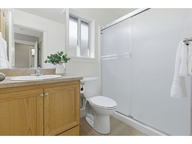 595 RABER Rd, Eugene, OR 97402