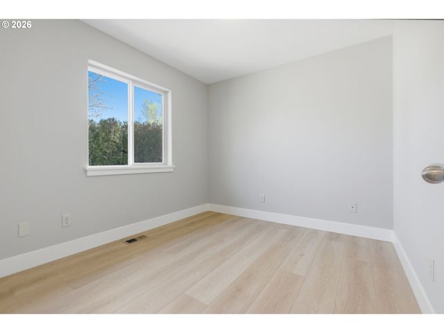 595 RABER Rd, Eugene, OR 97402