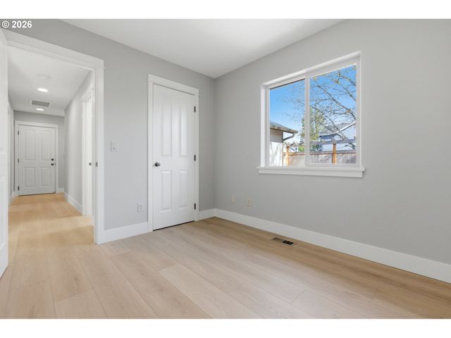 595 RABER Rd, Eugene, OR 97402