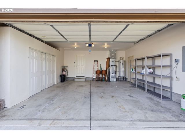 595 RABER Rd, Eugene, OR 97402