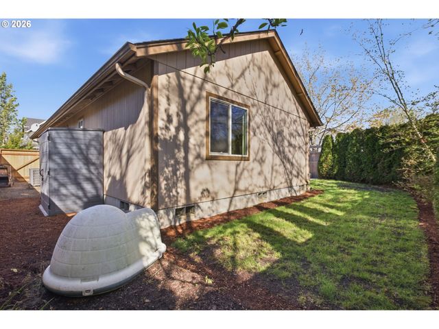 595 RABER Rd, Eugene, OR 97402