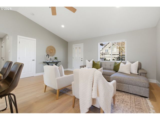 595 RABER Rd, Eugene, OR 97402