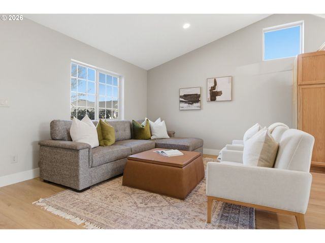 595 RABER Rd, Eugene, OR 97402